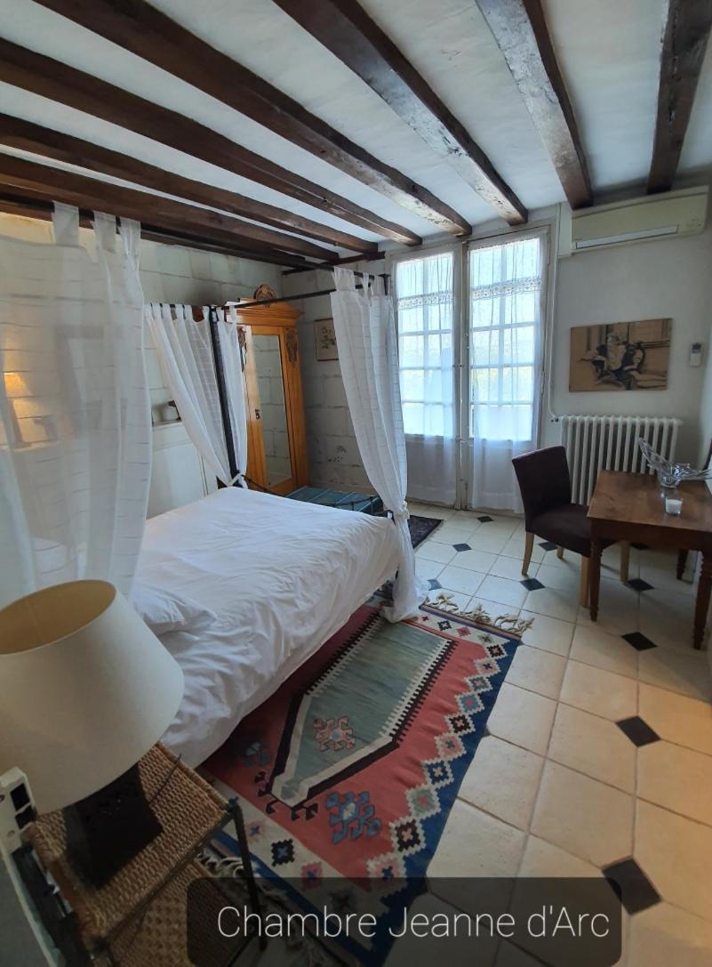 Le Presbytère De La Cite Royale De Loches Chambre photo